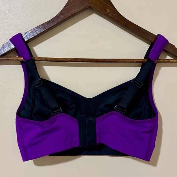 Lululemon| $15| Ta Ta Tamer ll Purple/Black Activewear Sports Bra Sz 4 - Picture 3 of 4